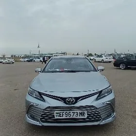 Toyota Camry 2021