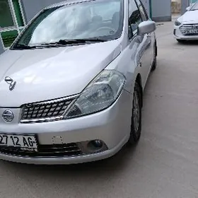 Nissan Tiida 2006