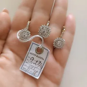 gyzyl komplekt turkunki