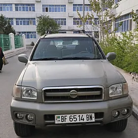 Nissan Pathfinder 2000