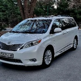 Toyota Sienna 2016
