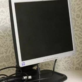 HP MONITOR 17