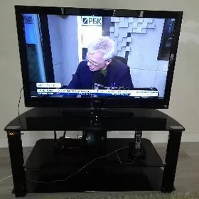 telewizor we podstawka.