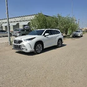Toyota Highlander 2021