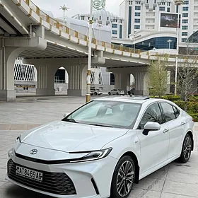 Toyota Camry Hybrid 2025