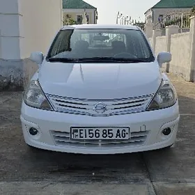 Nissan Tiida 2011