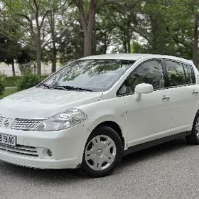 Nissan Tiida 2006