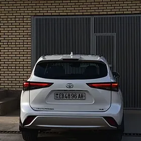 Toyota Highlander 2021