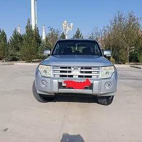 Mitsubishi Pajero 2008