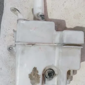 Suw baçok Camry üçin.