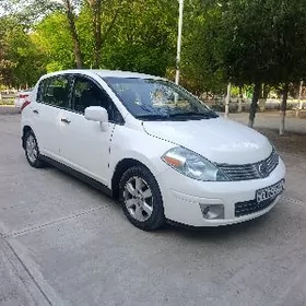 Nissan Versa 2012