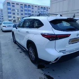 Toyota Highlander 2021