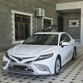 Toyota Camry 2021