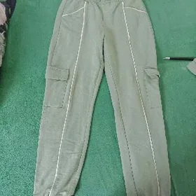 Продам спортивный костюм