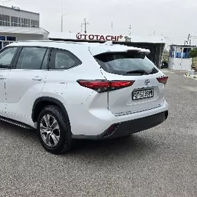Toyota Highlander 2021