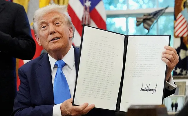 В США одобрили первую «золотую визу» на $1 млн: подано сотни заявок