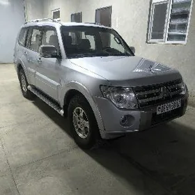 Mitsubishi Pajero 2008