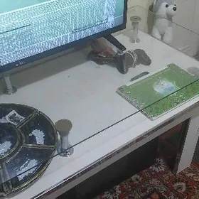 стекляный столик