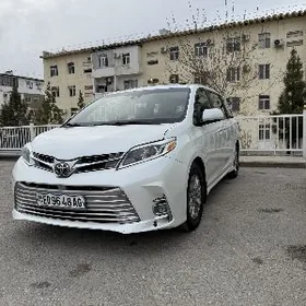 Toyota Sienna 2018