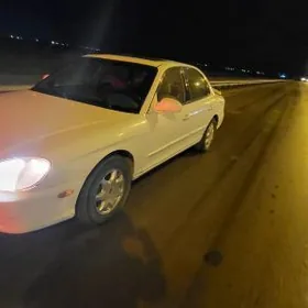 Hyundai Sonata 2001