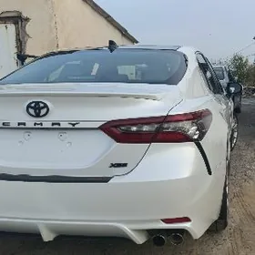 Toyota Camry 2021