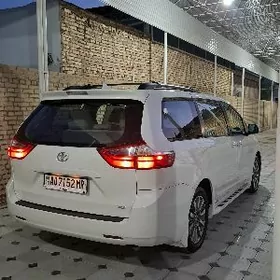 Toyota Sienna 2020