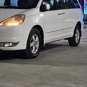Toyota Sienna 2004