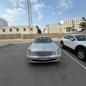 Mercedes-Benz E350 2005