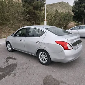 Nissan Versa 2011