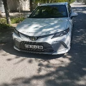Toyota Camry 2021