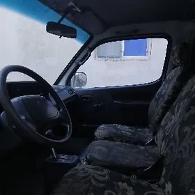 Toyota Hiace 2012