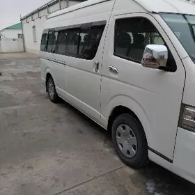 Toyota Hiace 2013
