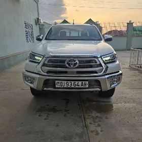Toyota Hilux 2022