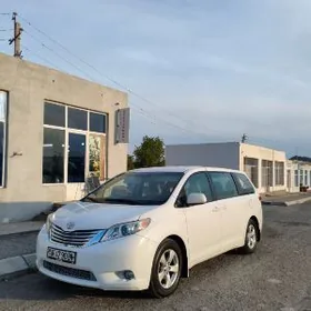 Toyota Sienna 2010