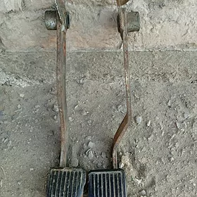 Pedal stepleniya tormoz