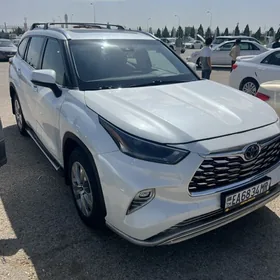 Toyota Highlander 2021
