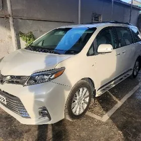 Toyota Sienna 2017