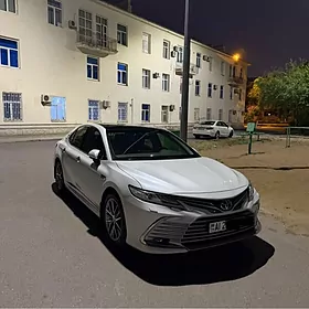 Toyota Camry 2021