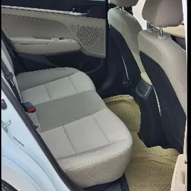 Hyundai Elantra 2020