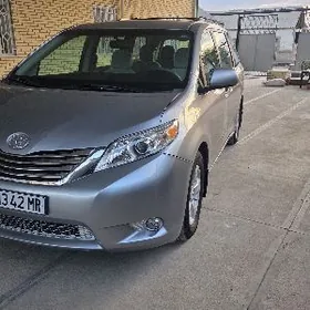 Toyota Sienna 2011