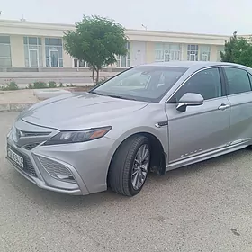 Toyota Camry 2021