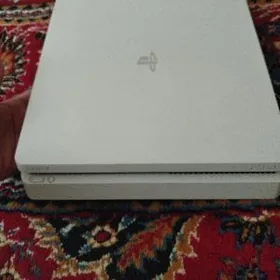 plastation 4 slim