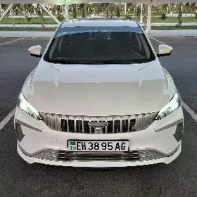 Geely Emgrand 2025