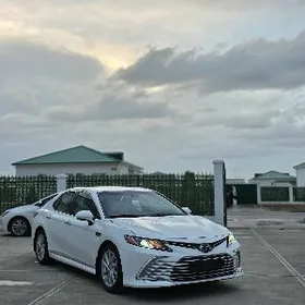 Toyota Camry 2021