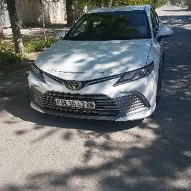Toyota Camry 2021