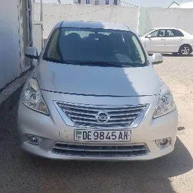 Nissan Versa 2012
