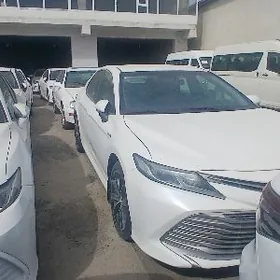Toyota Camry 2021