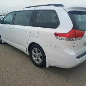 Toyota Sienna 2011