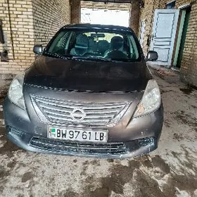 Nissan Versa 2012