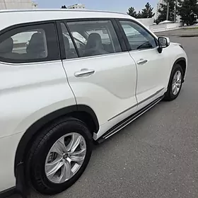Toyota Highlander 2021